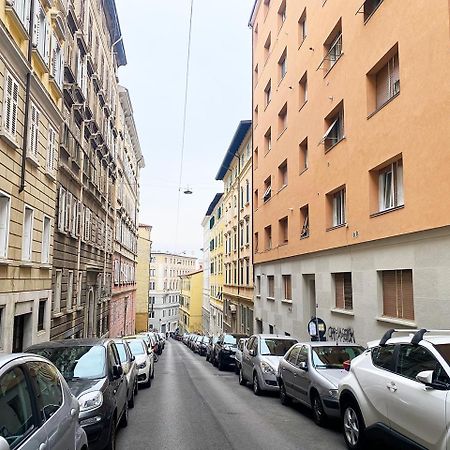 Blucavana, Casa Vacanze In Centro A Triëst Buitenkant foto
