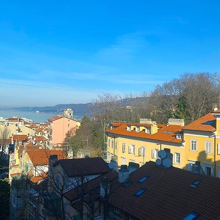 Blucavana, Casa Vacanze In Centro A Triëst Buitenkant foto