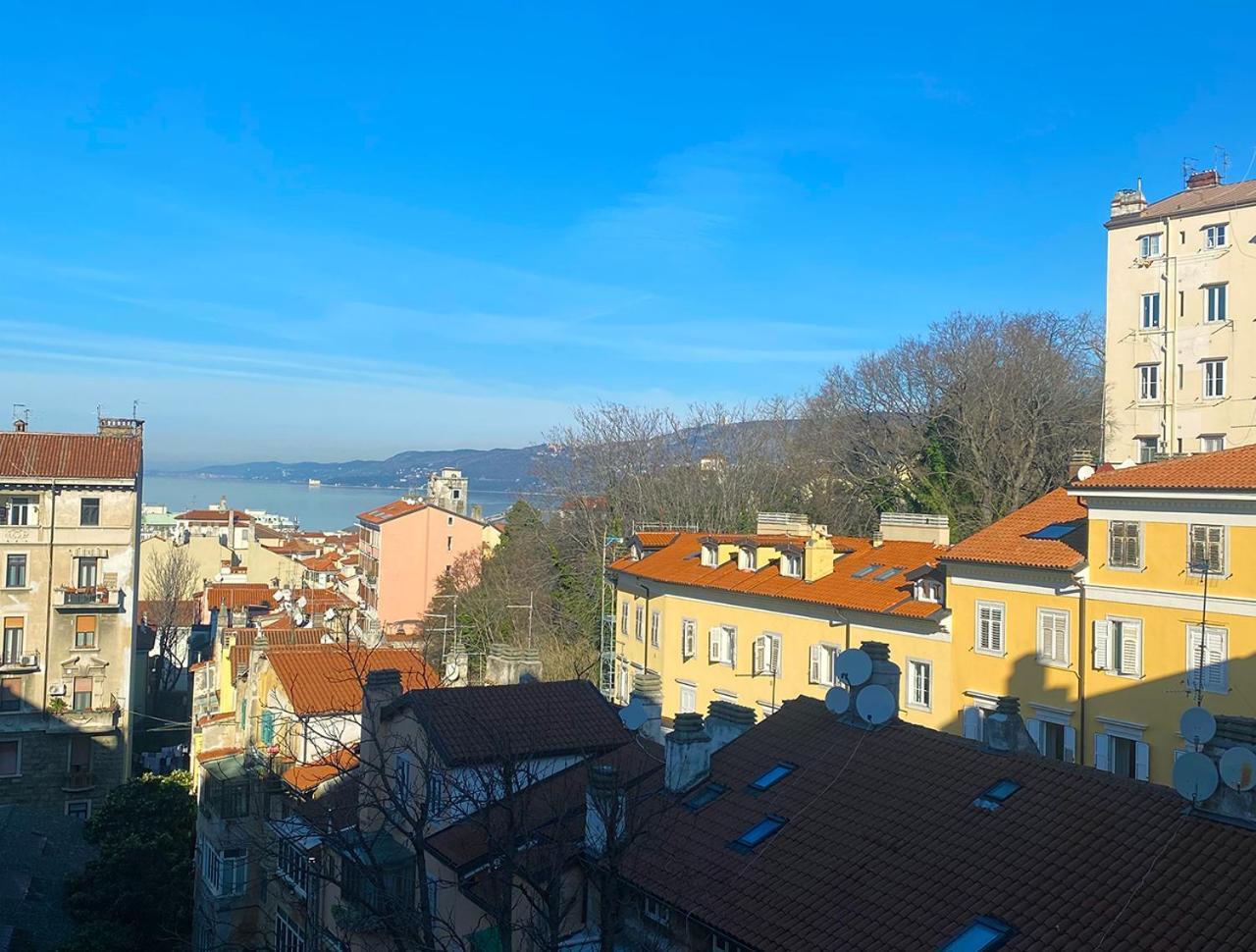 Blucavana, Casa Vacanze In Centro A Triëst Buitenkant foto